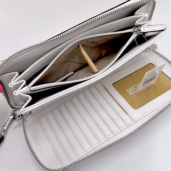 Michael Kors Large Pebbled Leather Continental Wallet Wristlet Phone Holder
Opt - Picture 8 of 12